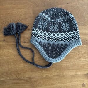 Uniqlo Earflap Beanie NWT Off - Gray and White - Unisex One Size